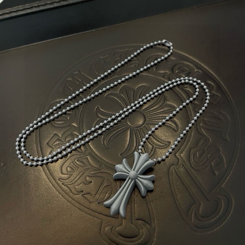 Ch*0me He**ts necklaces